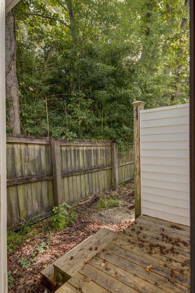 Building Photo - 252 Howle Ave