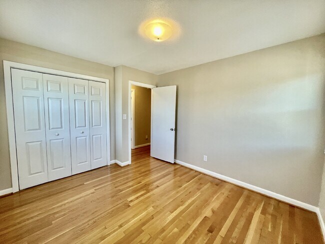 Building Photo - 4 Bed, 2 Bath Nest In Cottonade Close To Base
