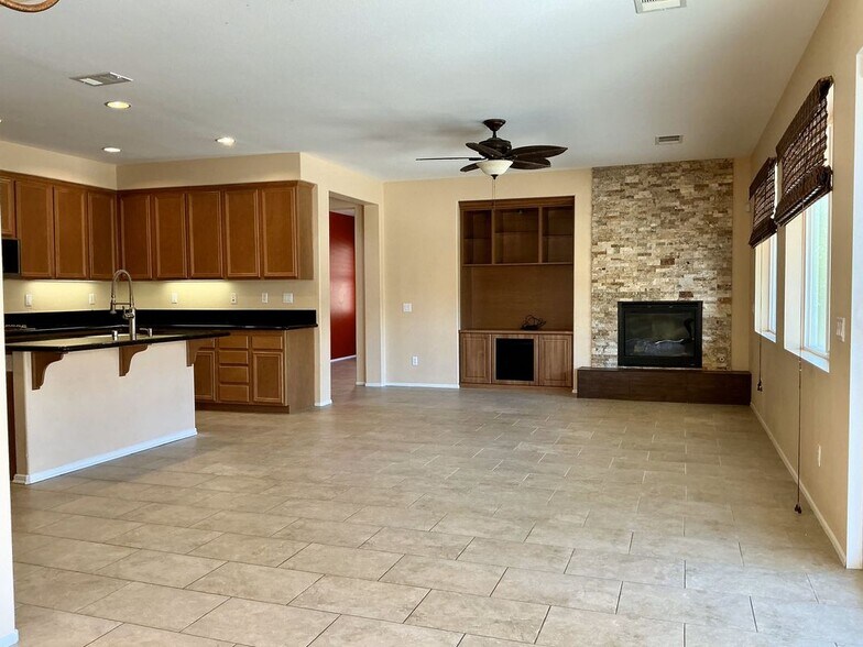Building Photo - 43426 Lago Brezza Dr