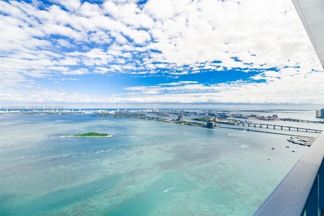 Building Photo - 700 NE 24th St