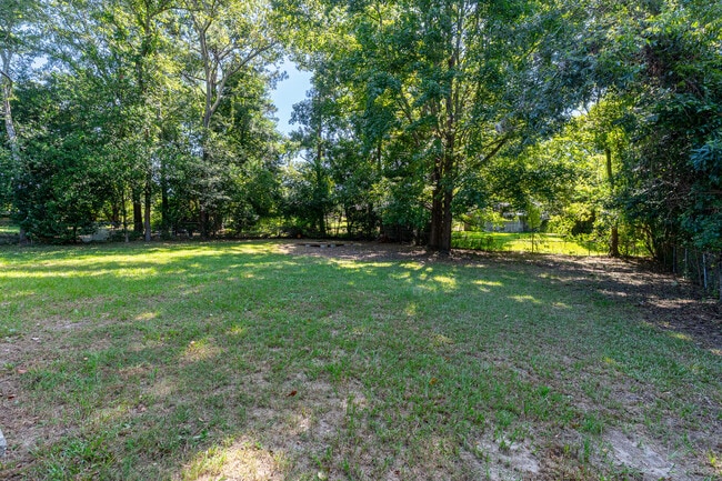 Building Photo - 3630 Columbine Dr