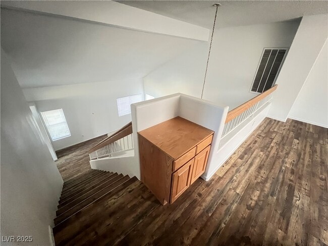 Building Photo - 135 Monteen Dr