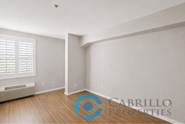 Building Photo - 1435 India St