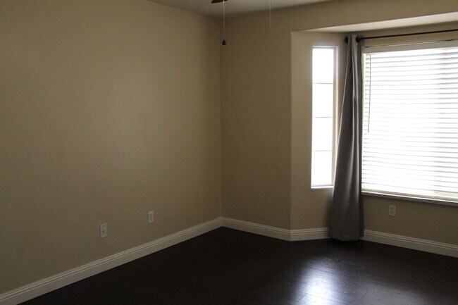 Building Photo - Beautiful Spacious Home for Rent Near Hosking and Mckee Area