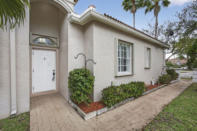 Building Photo - Beautiful & Spacious 3 Bedroom and 2 Bathroom with 2 Car garage and covered patio Home in West Pa...