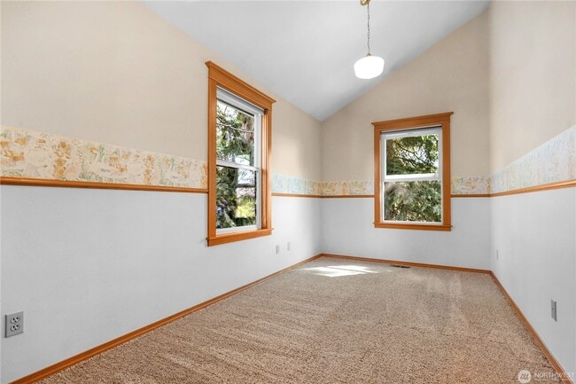 Building Photo - 3 bedroom 2.5 bathroom single family house...