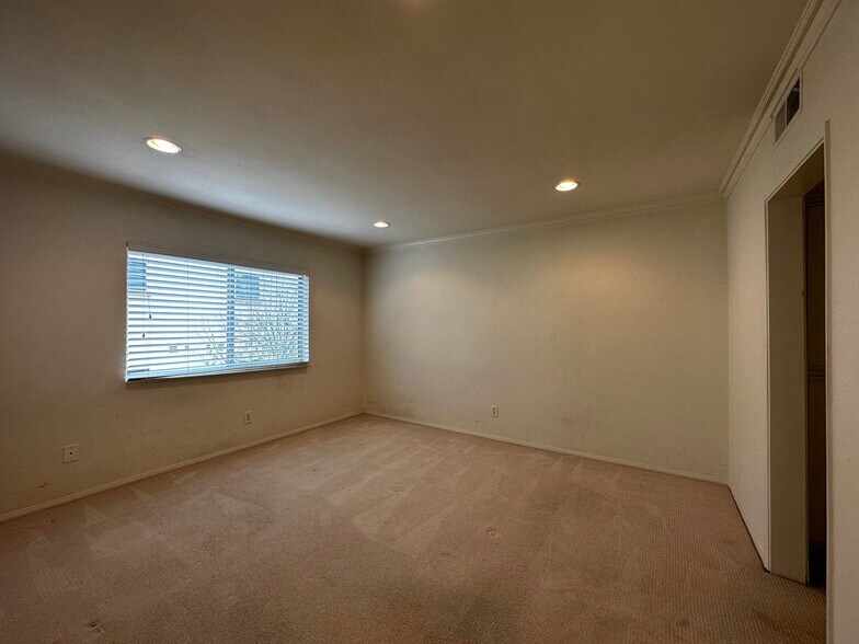 Master Bedroom - 1015 N Michillinda Ave