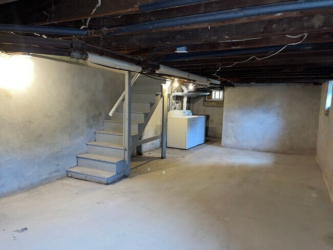 Building Photo - 143 N Highland Ave