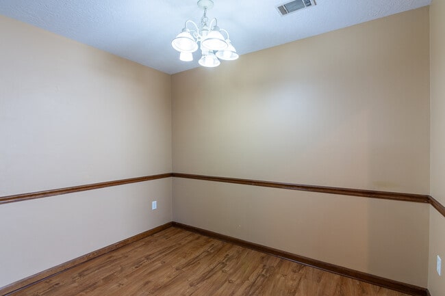 Building Photo - 303 6th Ave