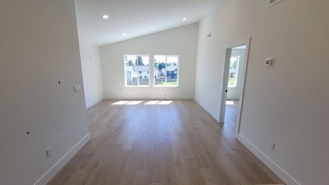 Building Photo - 4522 NE 59th Ave