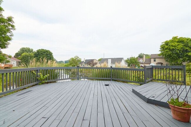 Building Photo - Lovely 3 Bedroom Home with Pond View