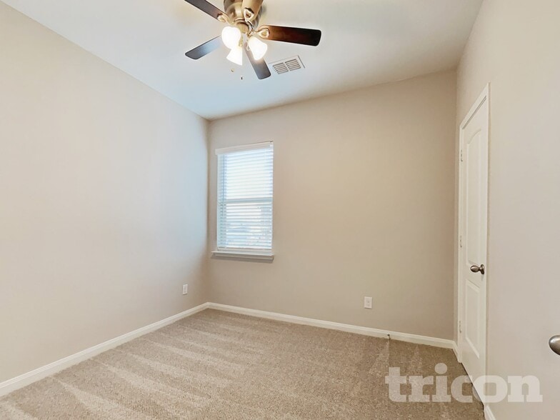 Building Photo - 216 Ryan St