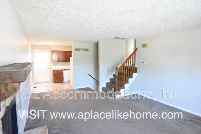 Building Photo - 1725 W Spruce St