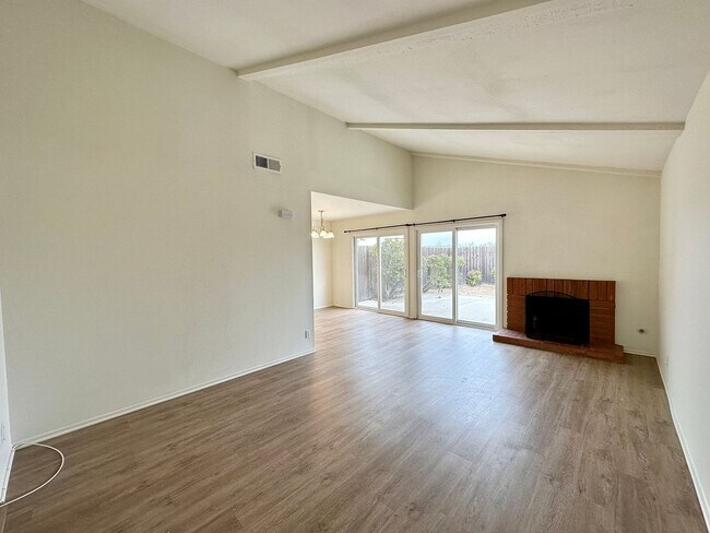 Building Photo - Oxnard Dunes | 2 Bedroom + 2 Bath Duplex -...