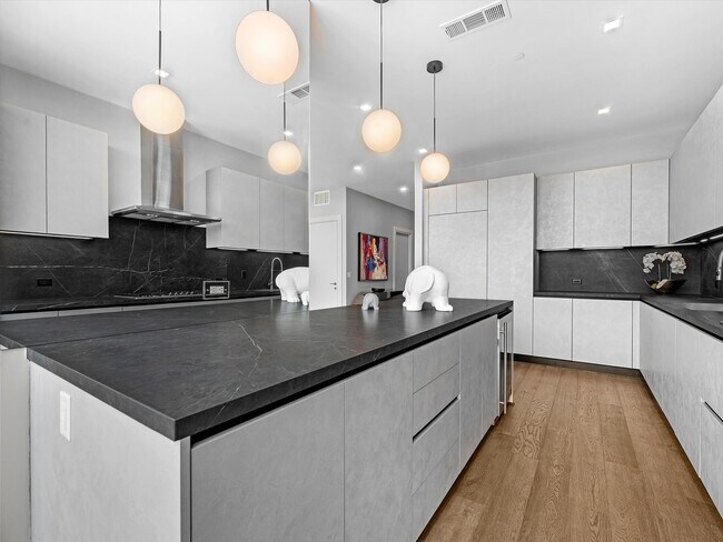 Building Photo - 1711 Allen Pkwy