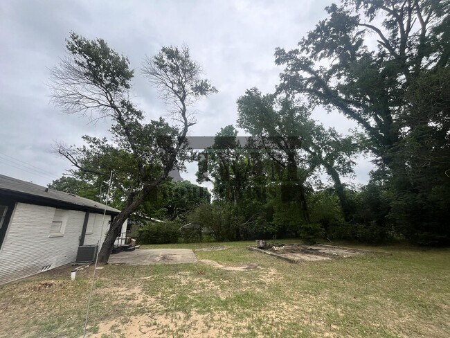 Building Photo - Fully Remodeled 3 Bedroom 2 Bathroom