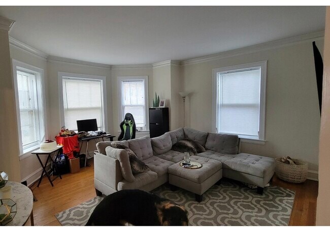 Building Photo - 3701 N Hoyne Ave