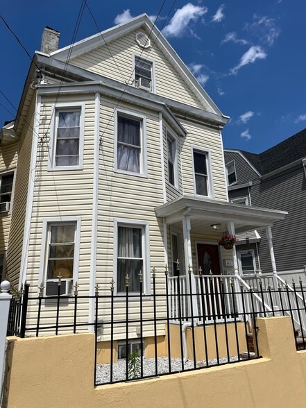 Building Photo - 415 Hamilton Ave
