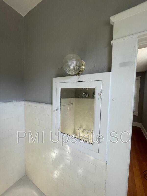 Building Photo - 181 N Fairview Ave