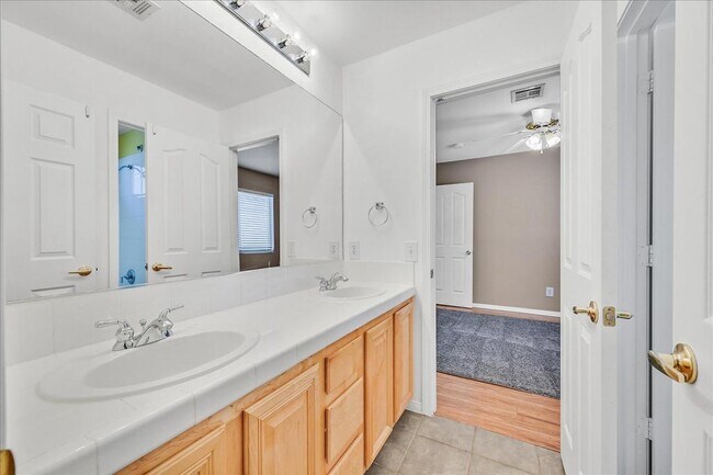 Building Photo - 881 Brunellos Ave
