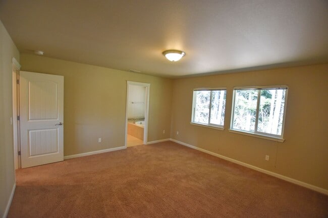 Building Photo - Move in Ready! Apply Today!