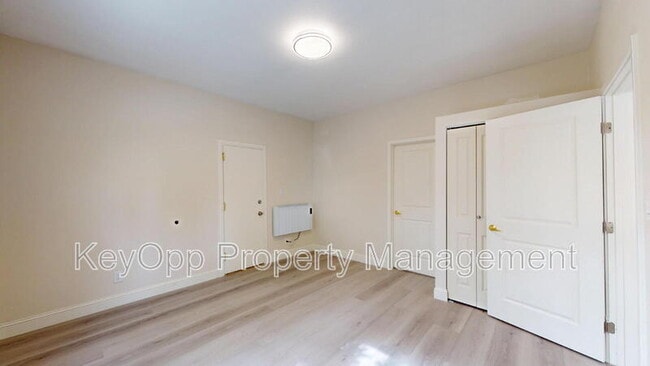 Building Photo - 976 Masson Ave