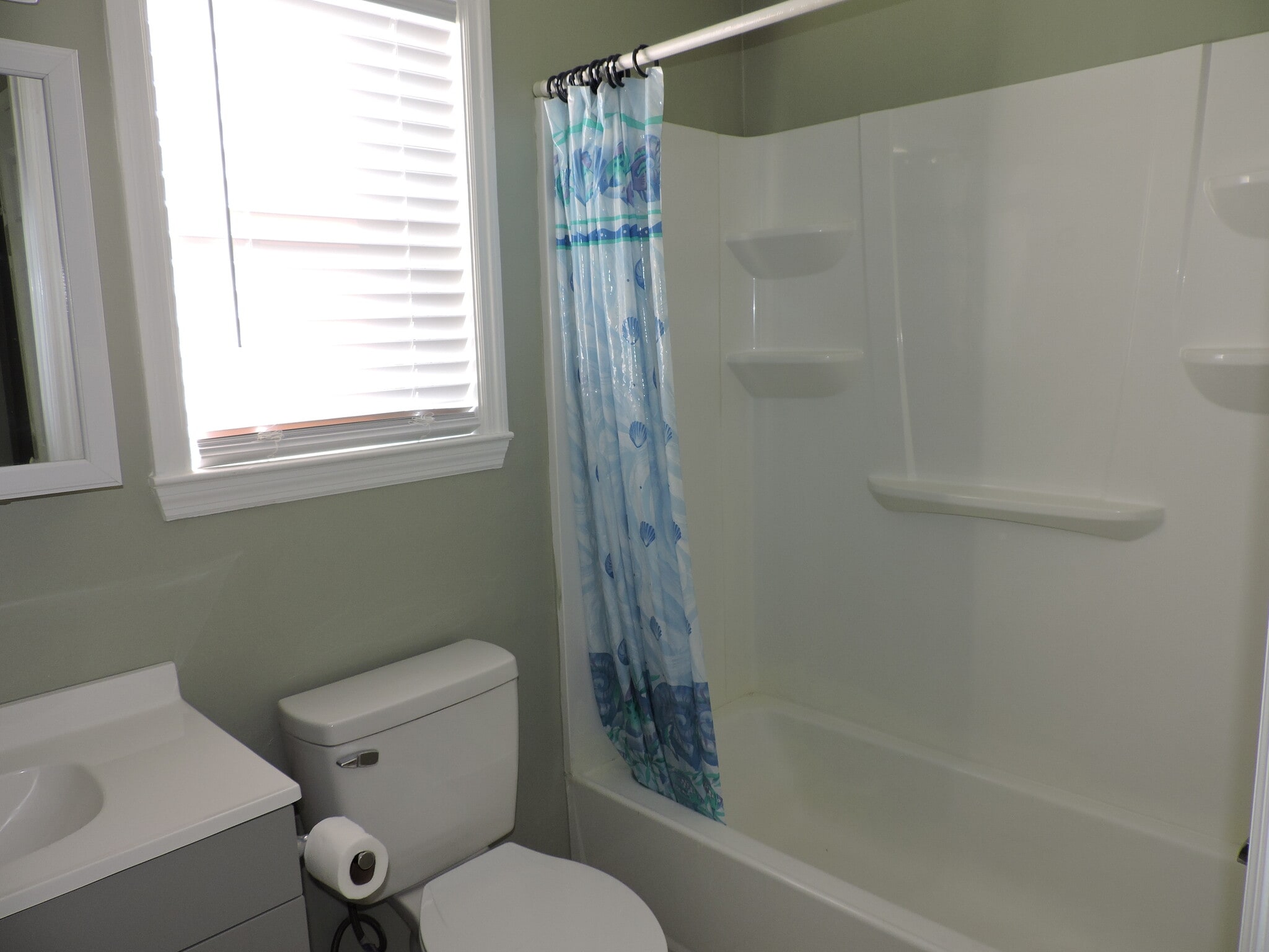 Building Photo - 5931 Pinetree Ave