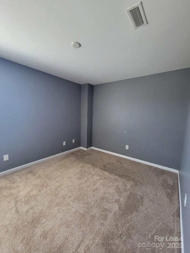 Building Photo - 1349 Haestad Ct