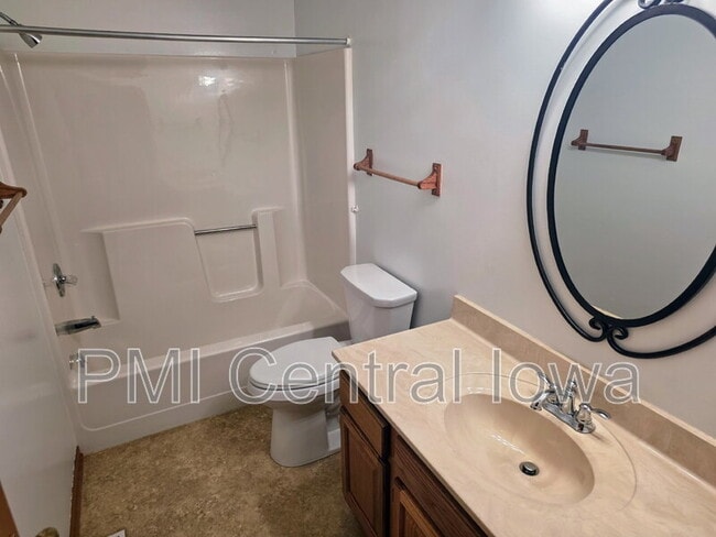Building Photo - 5310 Brookview Dr