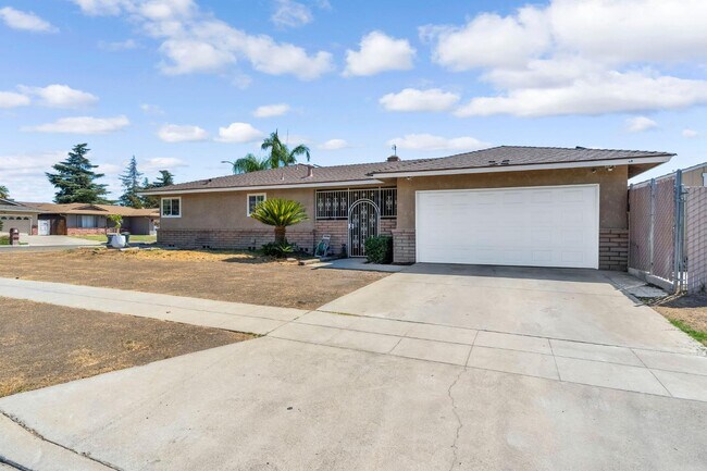 Building Photo - 6737 N Harrison Ave