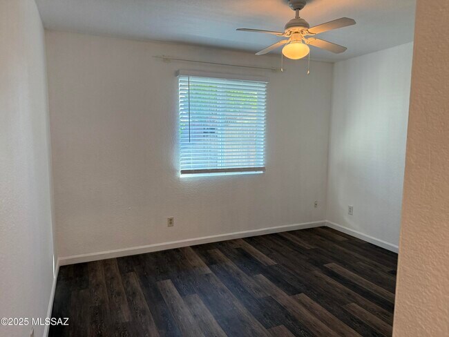 Building Photo - 2560 W Tenbrook Way