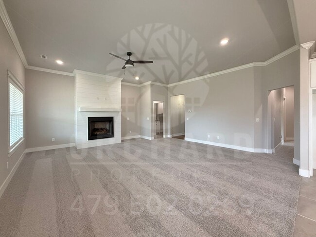 Building Photo - 983 Madden St