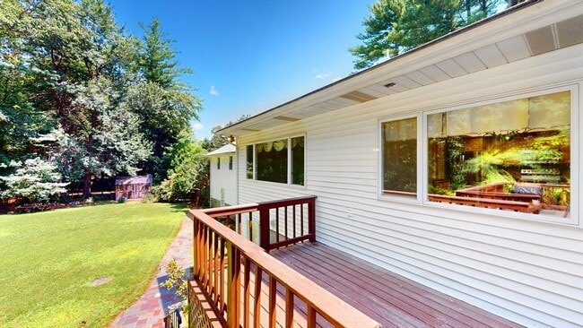 Building Photo - 22 Starview Dr