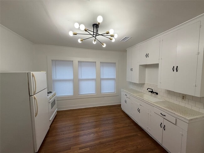 Building Photo - 1637 Bonnie Brae St