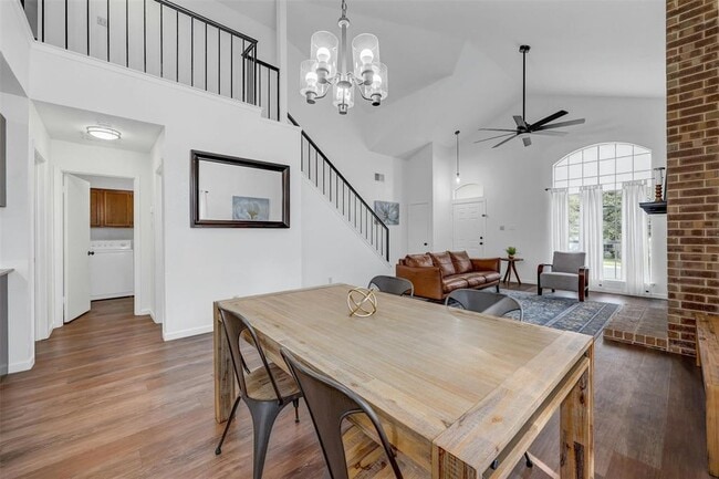 Building Photo - 1700 Palmetto Dr
