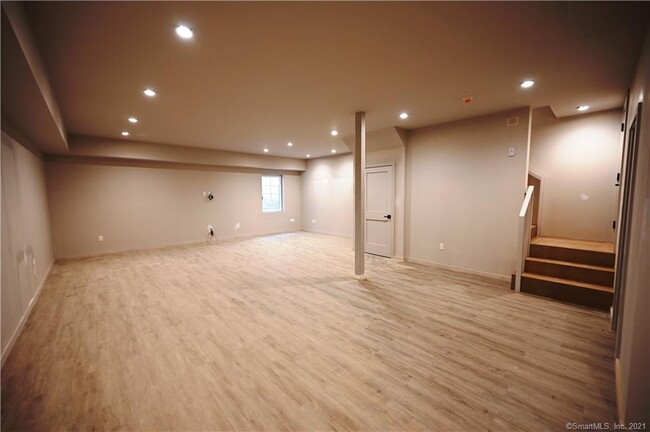 Building Photo - 998 Cove Rd