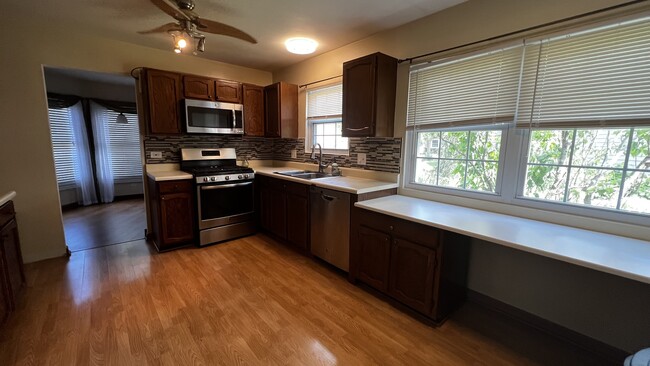 Building Photo - 418 Ascot Ln