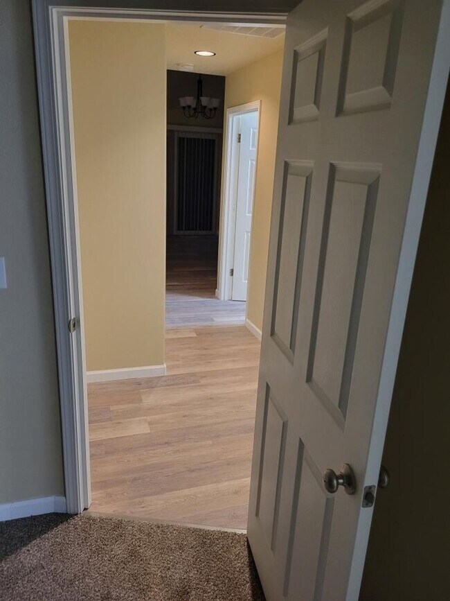 Building Photo - Quiet Area.1%-