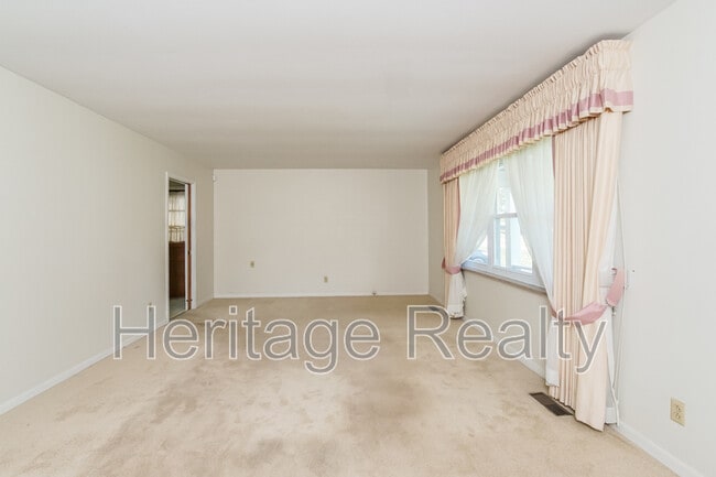 Building Photo - 5705 Haynes-Sterchi Rd