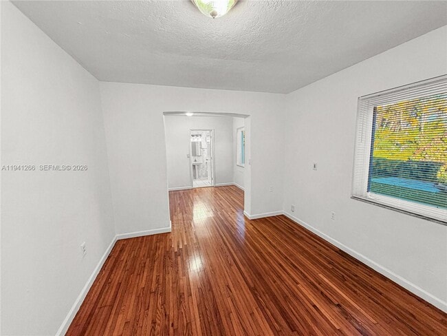 Building Photo - 1575 SW 12th Ave