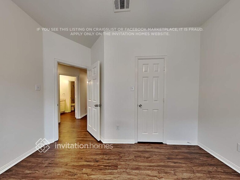 Building Photo - 8010 Munich Dr