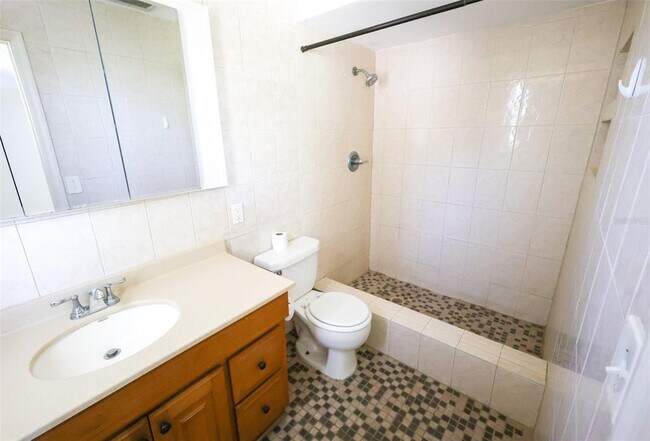 Building Photo - 1960 Union St