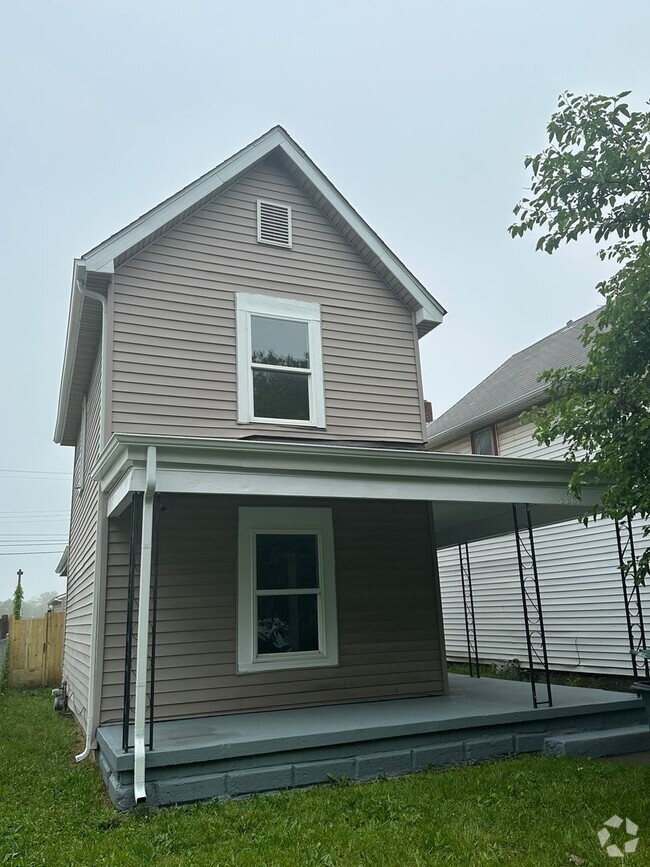 Building Photo - 3 Bed 1 Bath with Fenced in Back Yard and ...