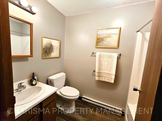 Building Photo - 1 BD, 1 BA WALK IN LEVEL UNIT IN GARRETSON...