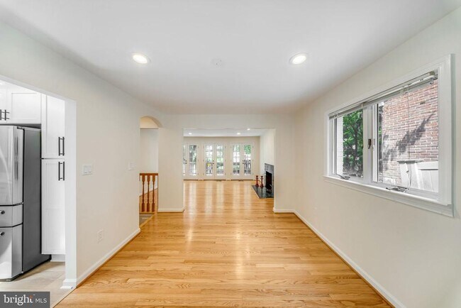 Building Photo - 2933 Arizona Ave NW