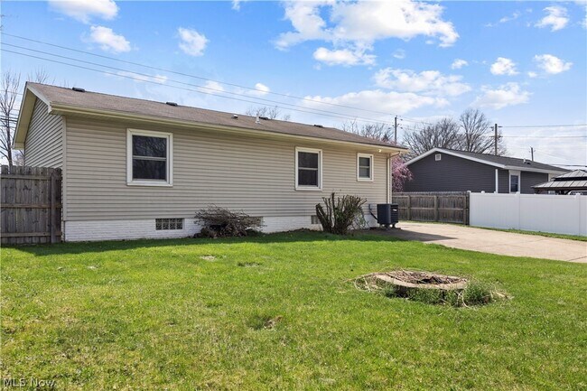 Building Photo - 17050 Sheldon Rd