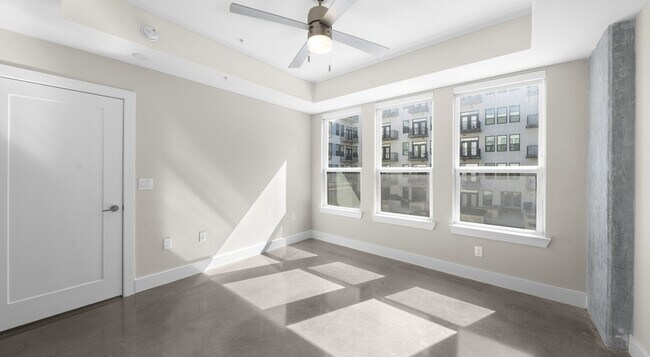 Building Photo - 1825 N San Jacinto St