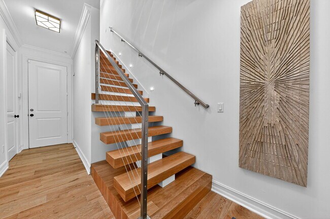 Building Photo - 121 Lily Ln