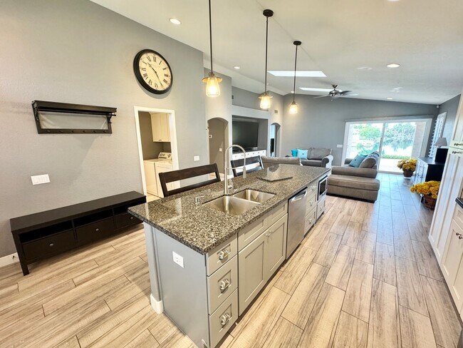 Building Photo - 1401 W Blue Ridge Ct