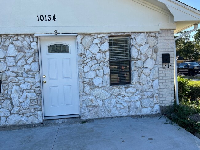 Building Photo - 10134 Kirkglen Dr